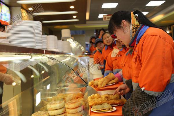张家口怀来免费早餐温暖环卫工